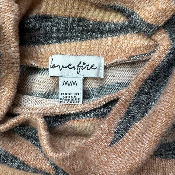 NWOT Love, Fire Tiger Cropped Mock Turtleneck Top M - Picture 5 of 6